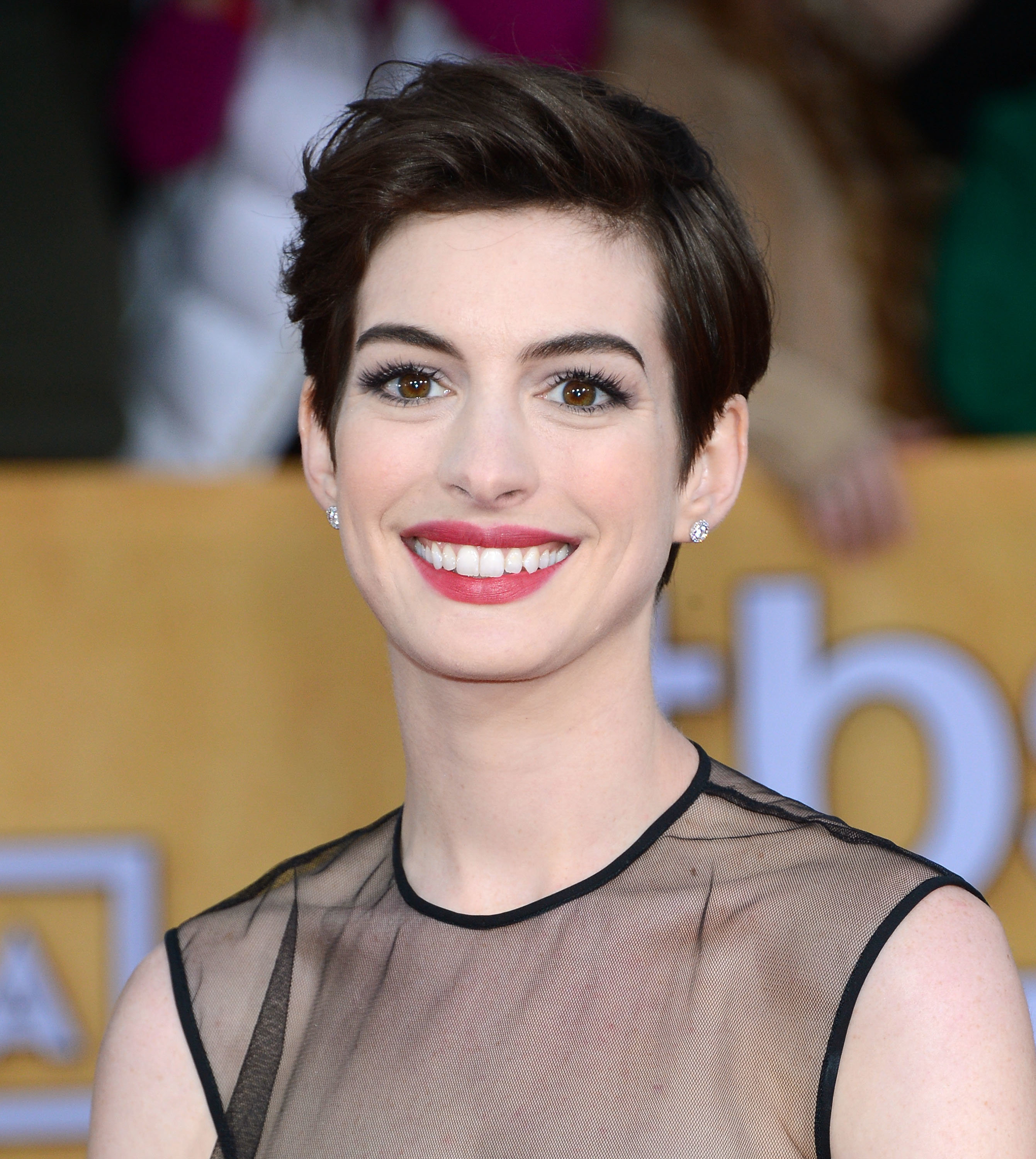 Anne Hathaway Continues Her Short Hair Tyranny On Glamour January 2013  (PHOTO) | HuffPost Life
